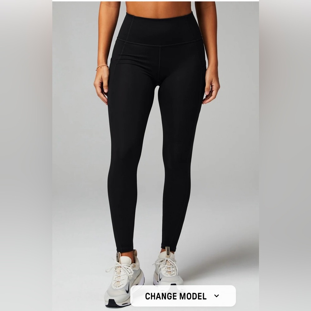 Fabletics 2-for-1 full-length Oasis leggings with pockets (size M)